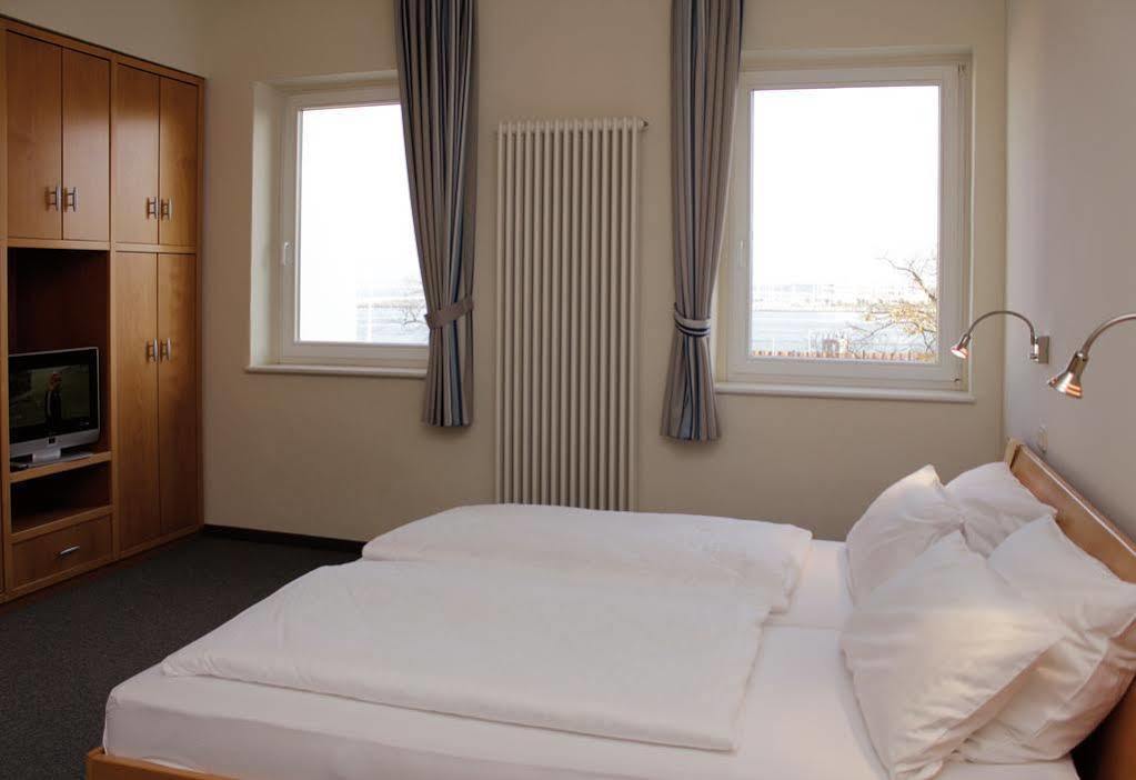 Hotel Am Leuchtturm Rostock Extérieur photo